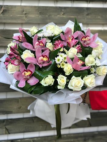 Букет цветов из: Розы и Хризантемы в Высоком Мурманская область