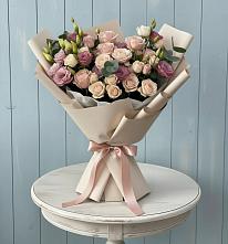 Букет цветов из:  Розы и Лизиантусы в Высоком Мурманская область