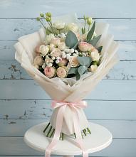 Букет цветов из:  Розы и Лизиантусы в Высоком Мурманская область