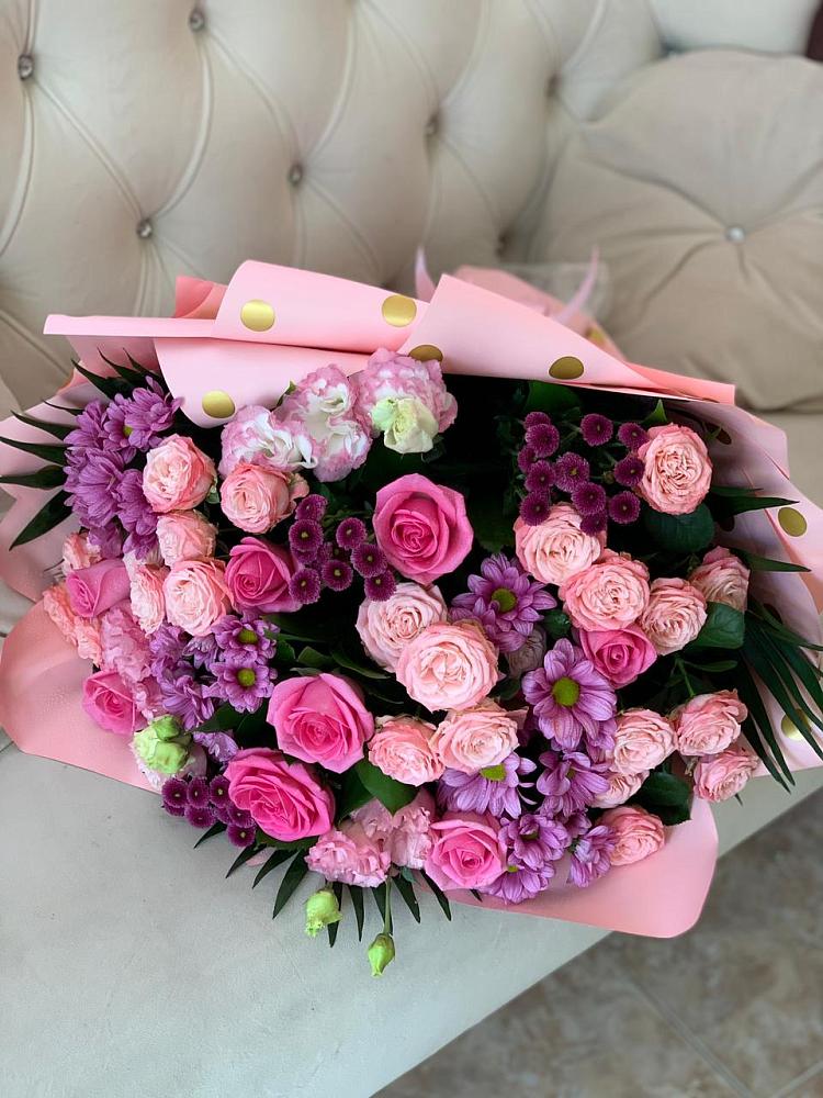 Букет цветов из: Хризантемы, Розы и Лизиантусы в Высоком Мурманская область