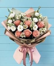 Букет цветов из:  Розы, Альстромерии и Лизиантусы в Высоком Мурманская область