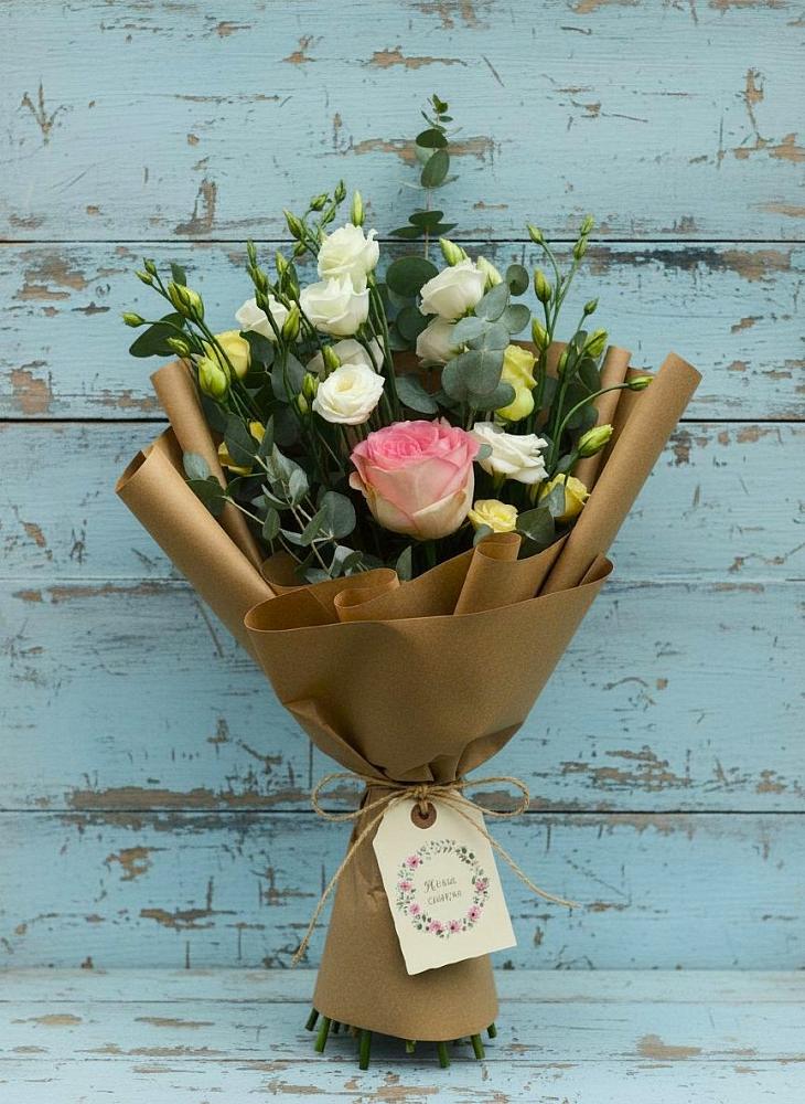 Букет цветов из: Розы и Лизиантусы в Высоком Мурманская область