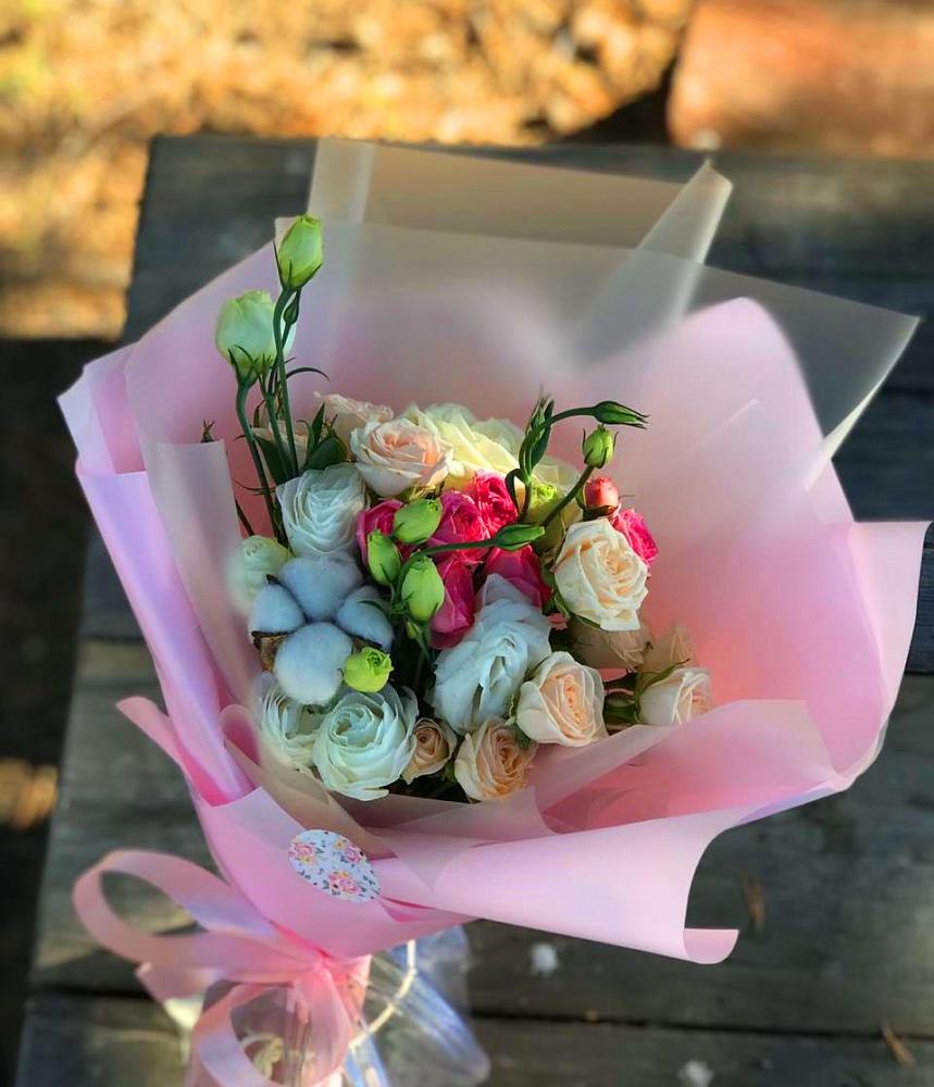 Букет цветов из: Розы и Лизиантусы в Высоком Мурманская область