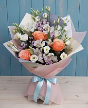Букет цветов из:  Лизиантусы, Розы, Альстромерии и Гипсофила в Высоком Мурманская область
