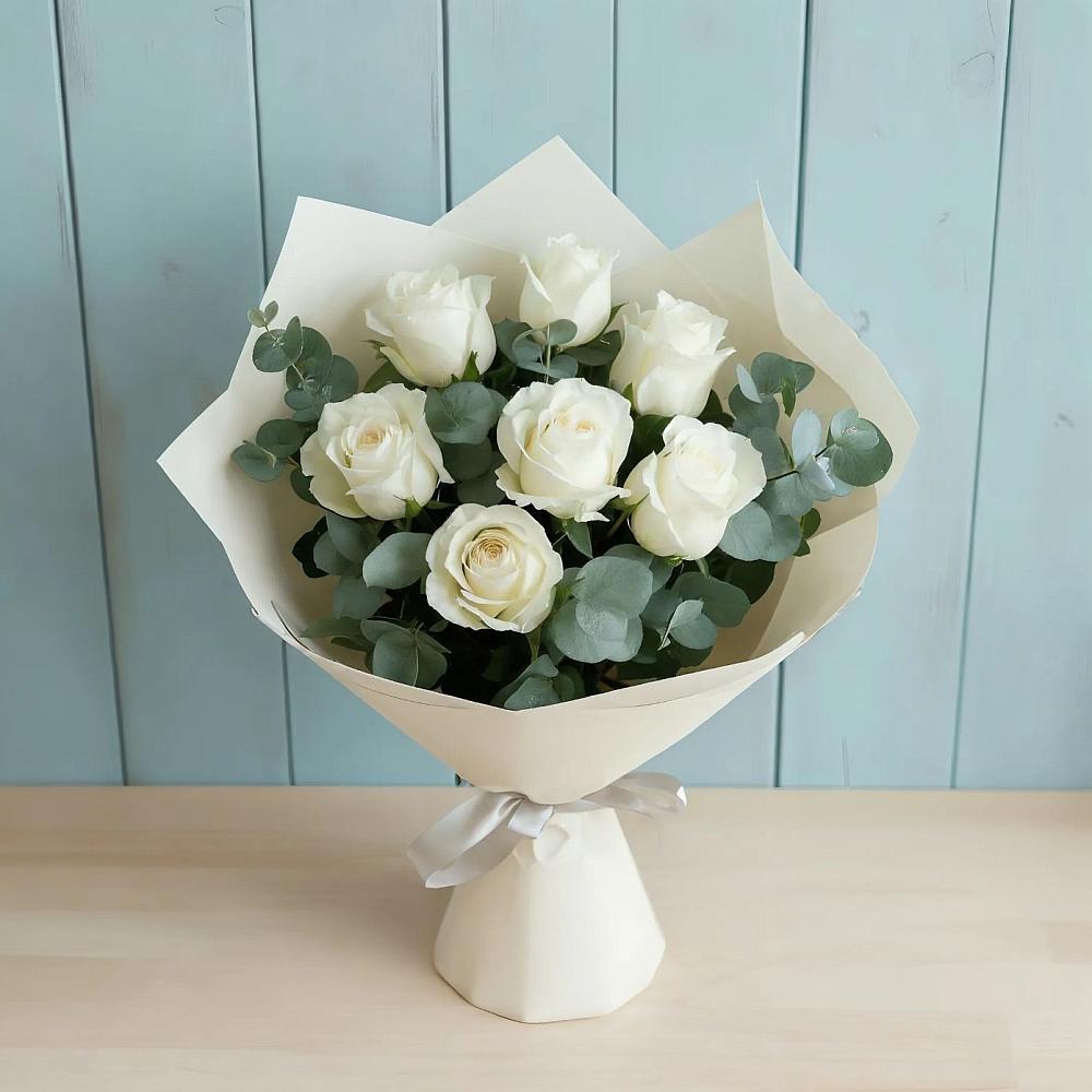 Букет Белые розы в Эвкалипте в Высоком Мурманская область