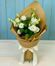 Букет цветов из:  Хризантемы и Лизиантусы в Высоком Мурманская область