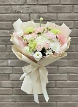 Букет цветов из:  Гвоздики, Розы, Лизиантусы и Хризантемы в Высоком Мурманская область