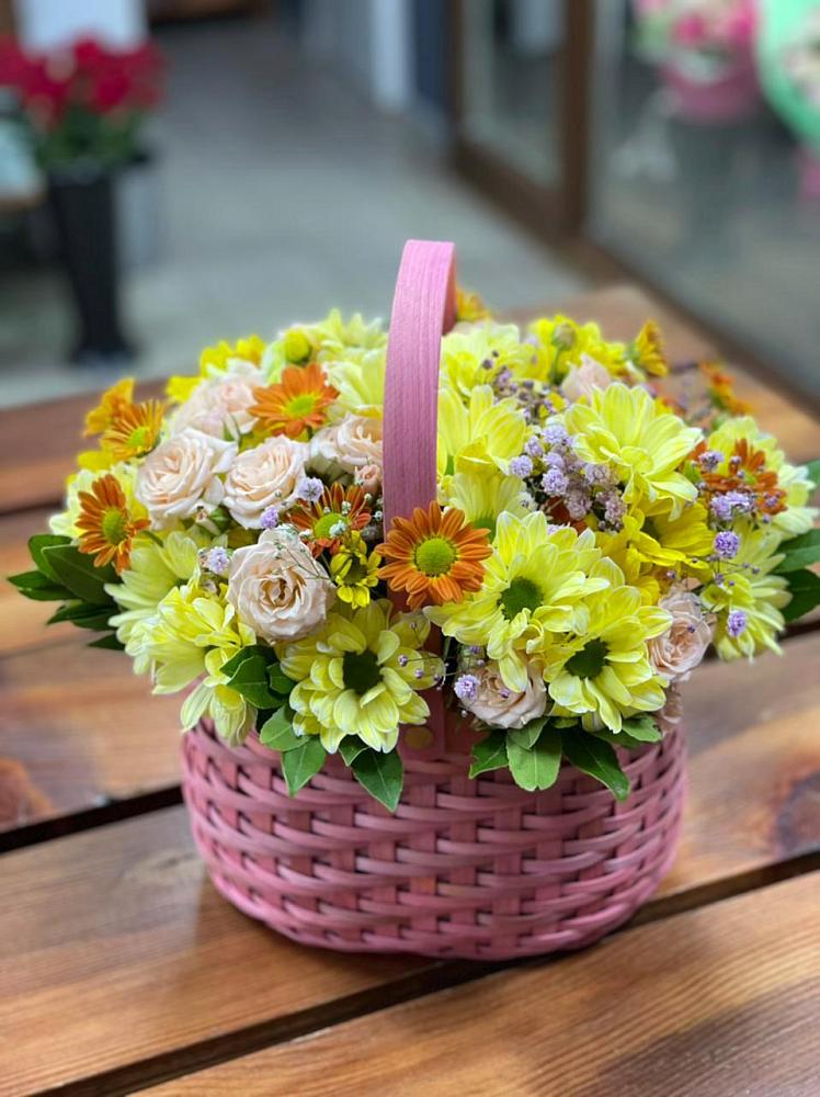 Цветочная композиция из Хризантемы и Розы в корзине в Высоком Мурманская область