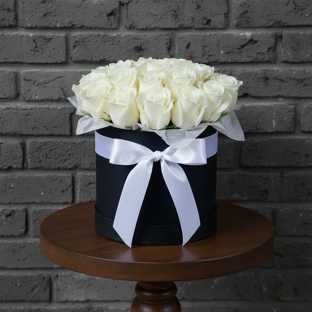 Цветочная композиция из Розы в шляпной коробке в Высоком Мурманская область