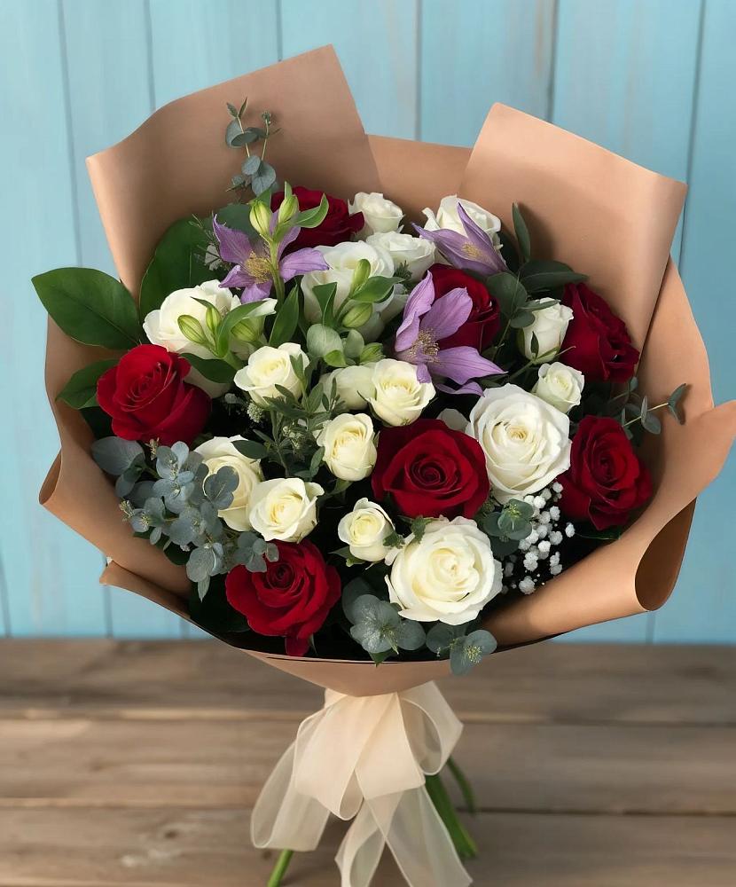 Букет цветов из: Розы и Альстромерии в Высоком Мурманская область