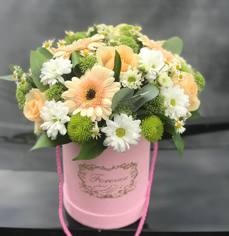 Цветочная композиция из Розы, Герберы и Хризантемы в шляпной коробке в Высоком Мурманская область