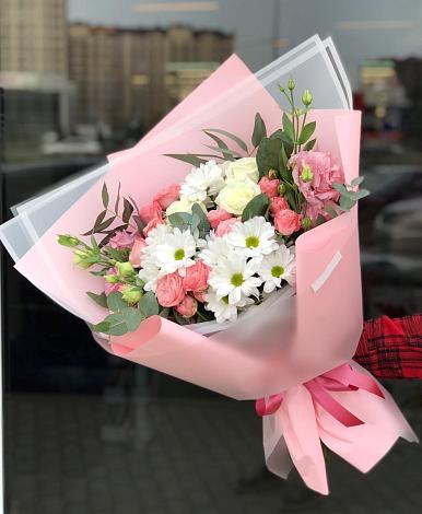 Букет цветов из: Розы, Лизиантусы и Хризантемы в Высоком Мурманская область