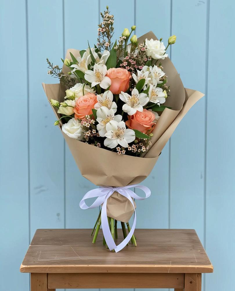 Букет цветов из: Альстромерии, Лизиантусы, Розы и Хризантемы в Высоком Мурманская область