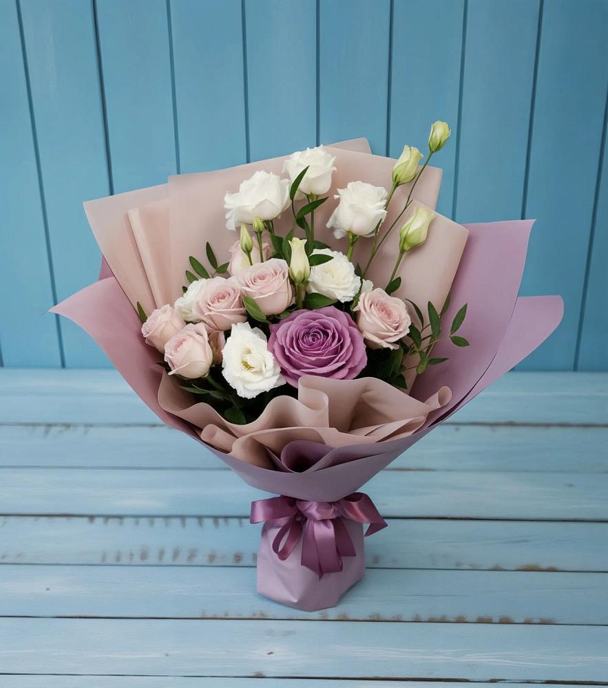 Букет цветов из: Розы и Лизиантусы в Высоком Мурманская область